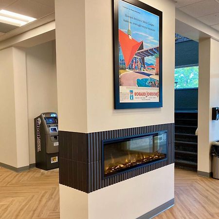 Howard Johnson By Wyndham Winnipeg West Εξωτερικό φωτογραφία