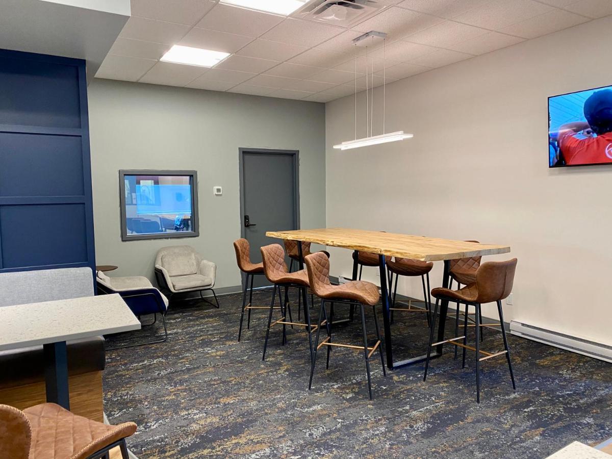 Howard Johnson By Wyndham Winnipeg West Εξωτερικό φωτογραφία