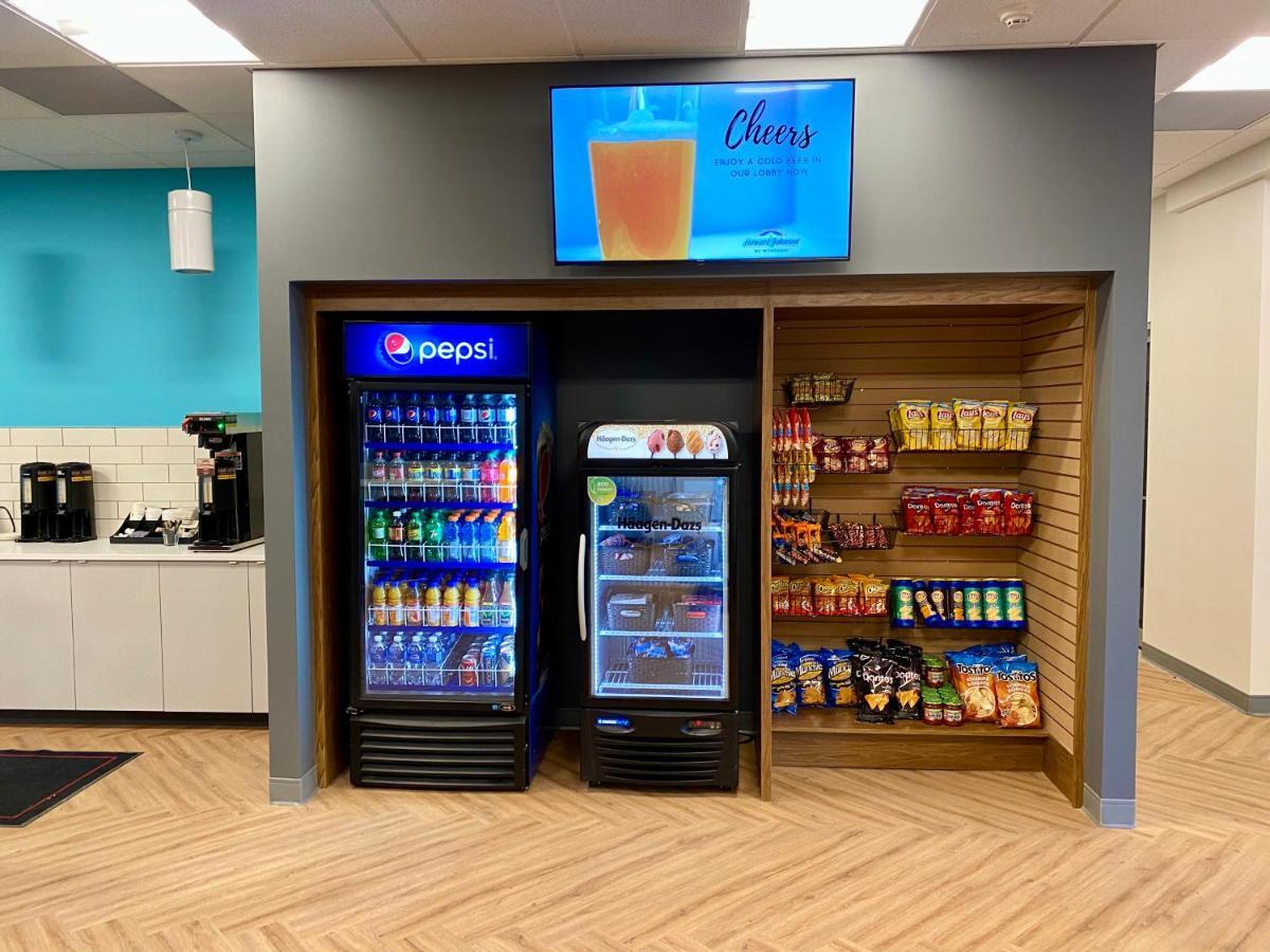 Howard Johnson By Wyndham Winnipeg West Εξωτερικό φωτογραφία