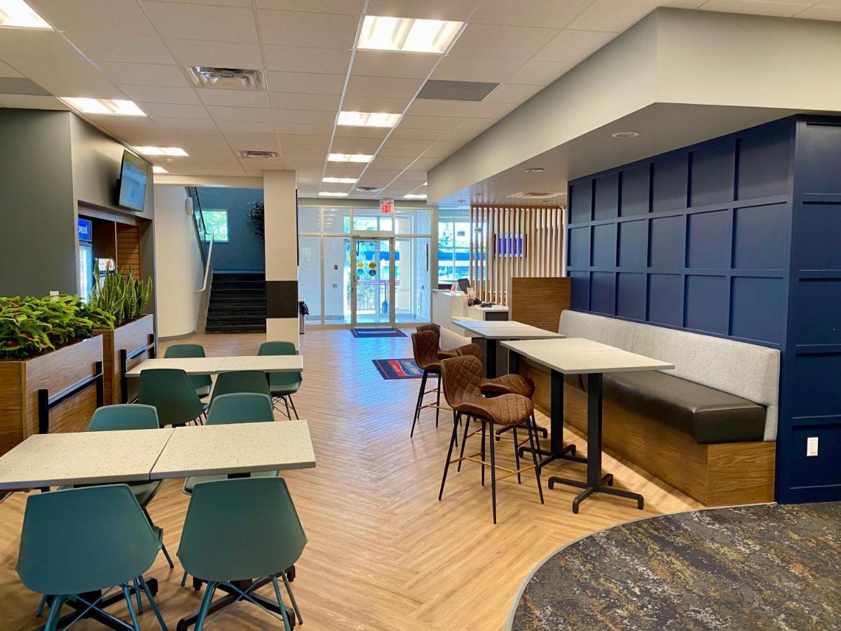 Howard Johnson By Wyndham Winnipeg West Εξωτερικό φωτογραφία
