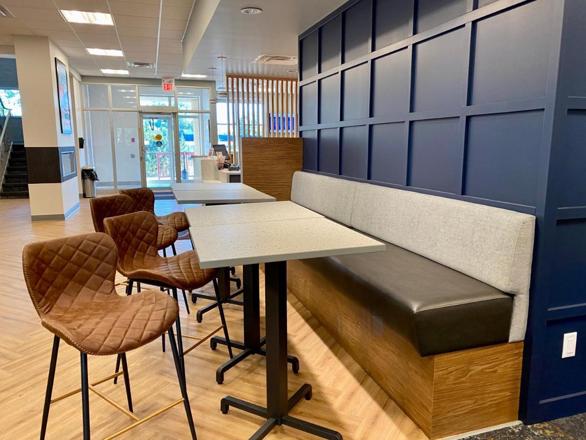 Howard Johnson By Wyndham Winnipeg West Εξωτερικό φωτογραφία