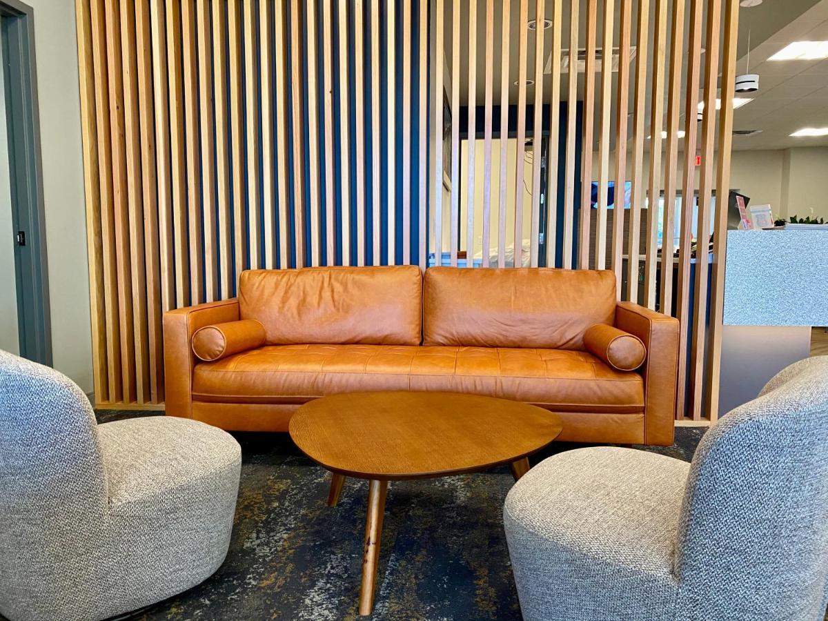 Howard Johnson By Wyndham Winnipeg West Εξωτερικό φωτογραφία