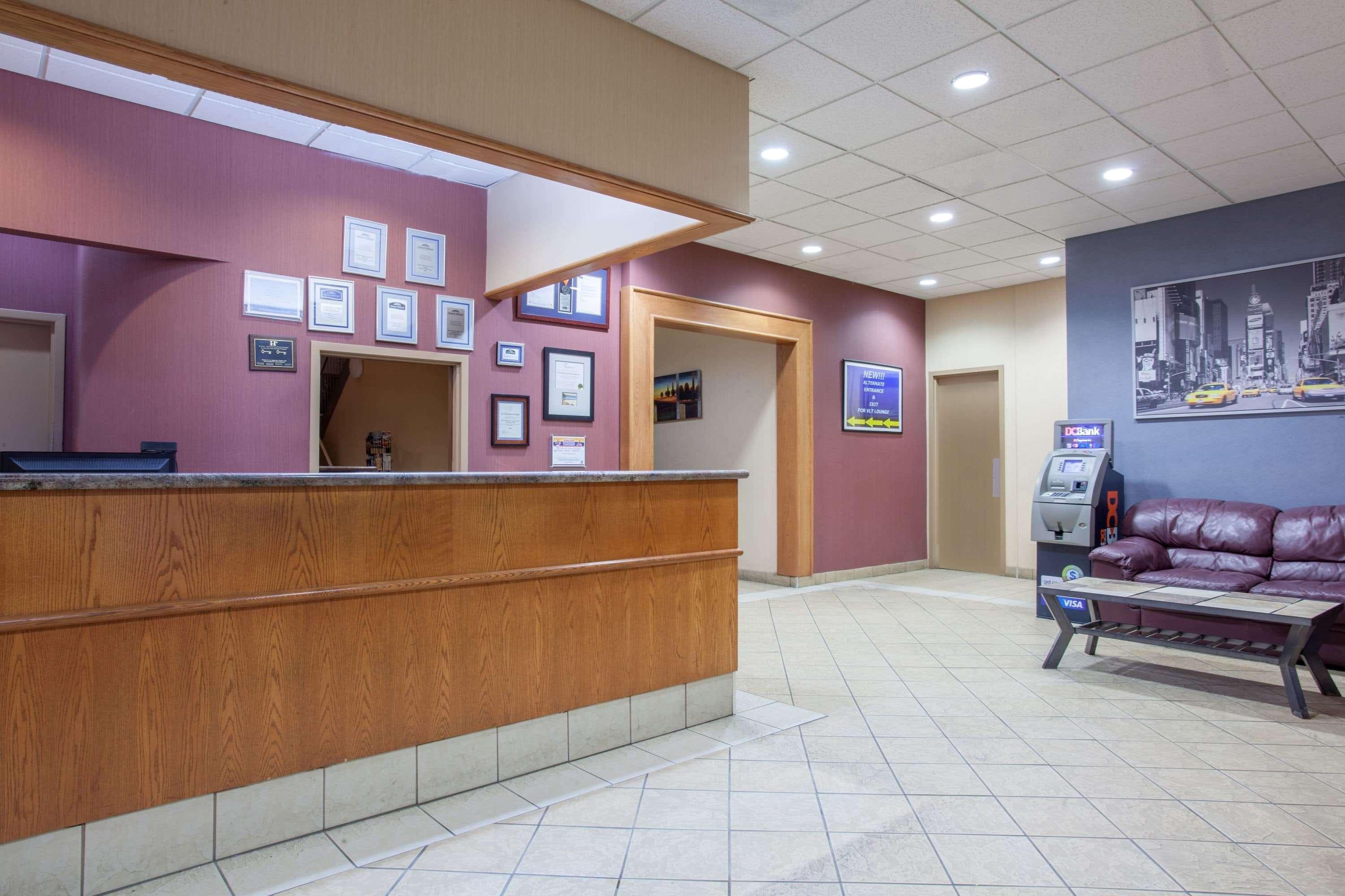 Howard Johnson By Wyndham Winnipeg West Εξωτερικό φωτογραφία