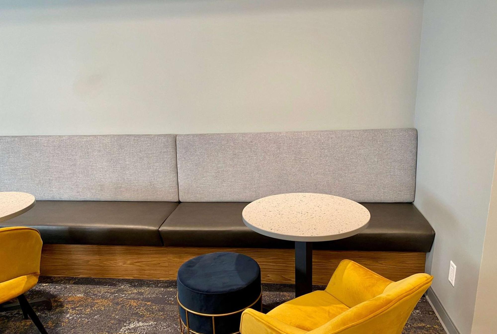 Howard Johnson By Wyndham Winnipeg West Εξωτερικό φωτογραφία